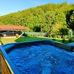 Relax Wellness Apartment Paradsasvar